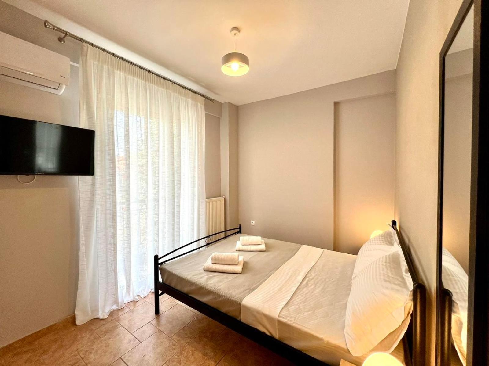P Deluxe β4 * Nea Michaniona